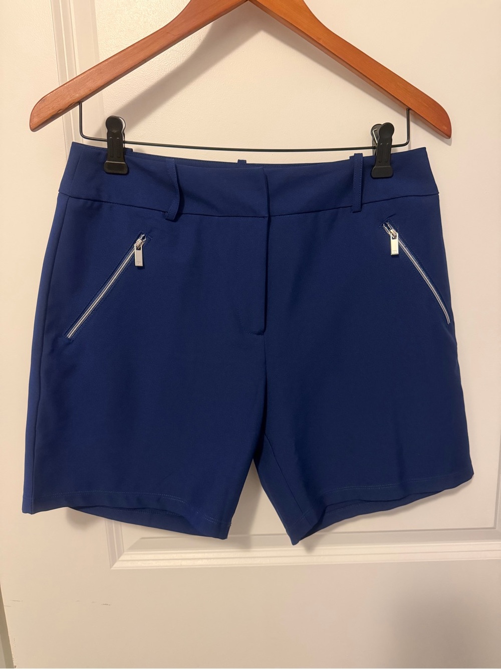 Tail Women's Navy Performance Shorts. Size 4